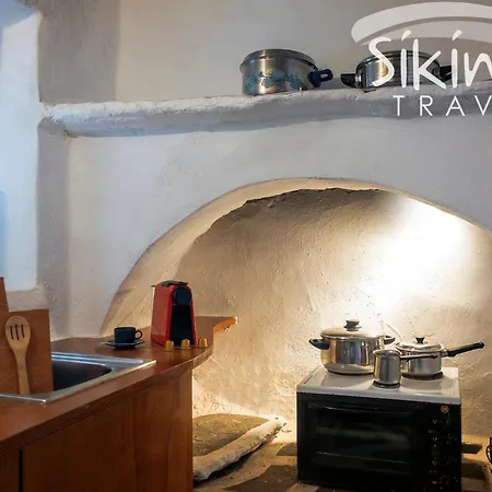 Unique Traditional House In Authentic Síkinos
